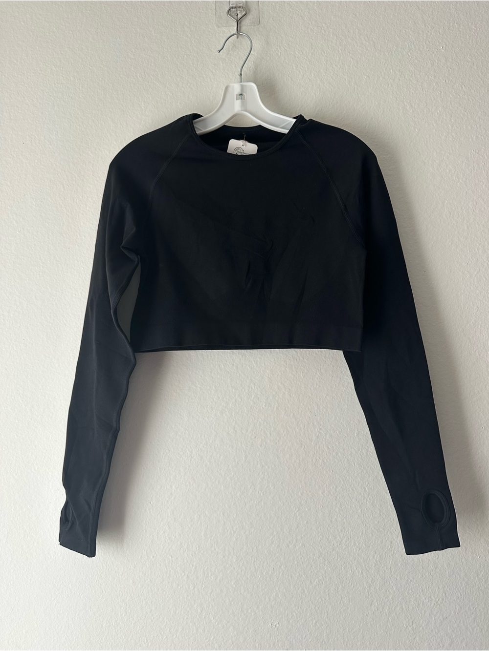 Cosmolle Women's Black Cropped Long-Sleeve Active Top